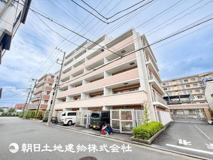 外観 爽やかな空間演出とセンス良く纏められた室内は素敵な寛ぎ空間です。