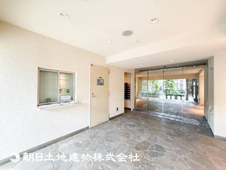 エントランス 大切な家族、お客様をお迎えする玄関は住宅の入口。落ち着いた雰囲気。