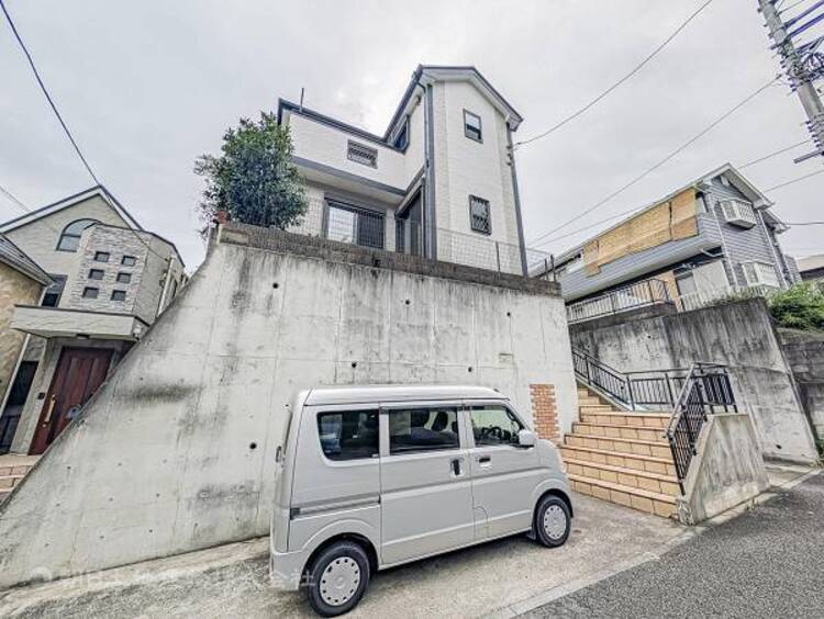 外観 住宅街が広がる穏やかなロケーションとのびのびとした空気感！！落ち着きある毎日を静かに育んでくれます！住宅宅街ならではのおだやかな空気感が魅力です。落ち着いた暮らしを想像しながら現地をご覧ください！