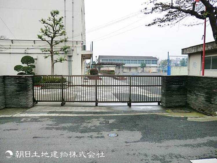 周辺 【中丸小学校】760ｍ　豊かな自然環境のもと、地域との温かい繋がりを大切にし、自ら進んで学び、心豊かでたくましい児童を育む学校です。