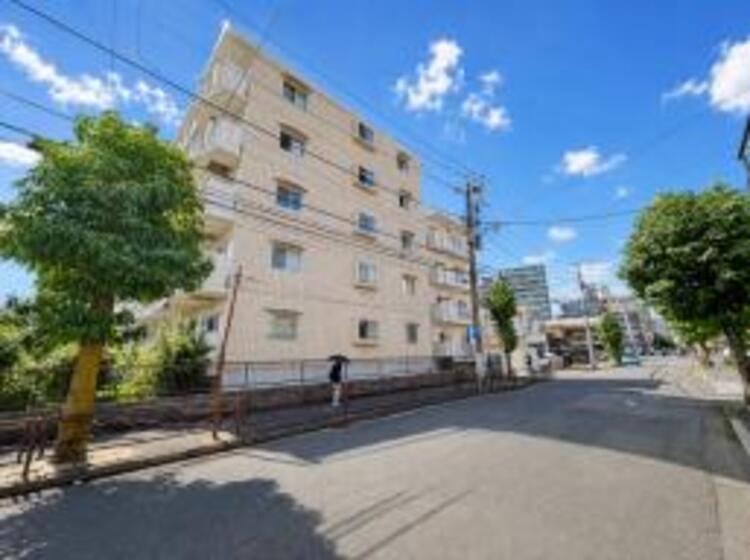 外観 毎日のお散歩も楽しく緑に恵まれた静かな住環境となります！！！伸び伸びスローライフを叶えてくれる物件！自然豊富な季節の移ろいを身近に感じられる環境は空間に彩りを添えておしゃれな住空間を作り上げます！