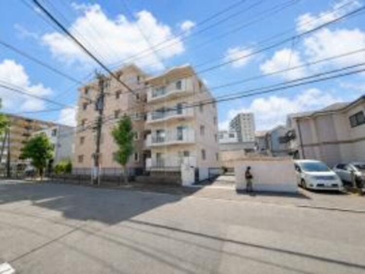 外観 自慢したくなるマイホーム！流行に左右されない上質な佇まい！！　満たされる時間をじっくり堪能できそうです　洗練されたものにふれることでもっともっと『おうちじかん』が充実したものになるでしょう！