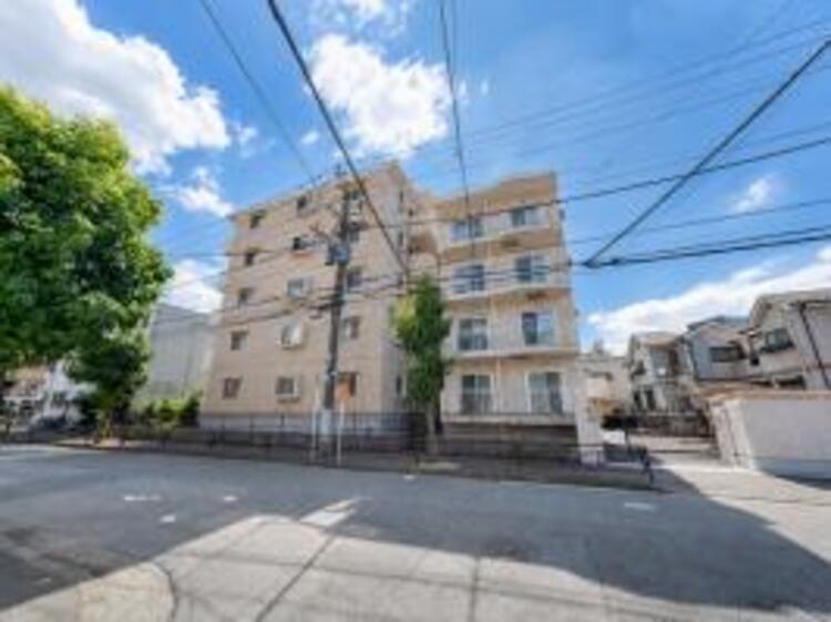 外観 閑静な住宅地の立地の為、気持ちよく過ごすことが出来そうです！やさしい陽とやわらかな風が生活を彩ります　ゆとりがあり、心地よく落ち着いて過ごせる日常は次世代にもつなげていきたい大切な資産です！