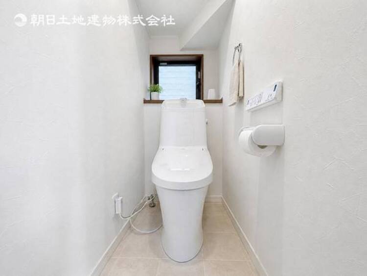 トイレ 【トイレ】ウォシュレット、保温機能付き便座など充実の設備です　お掃除がしやすくストレスフリー！！ 