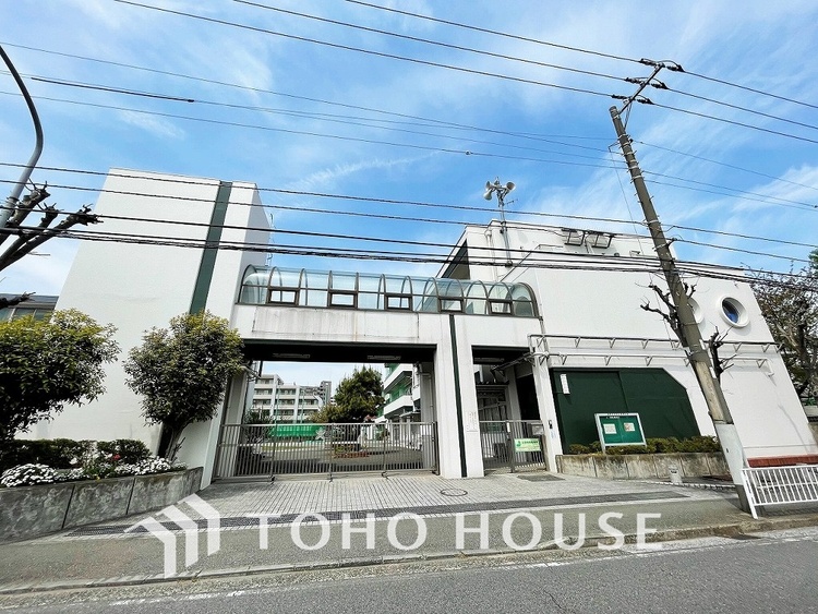 周辺 横浜市立岡野中学校　距離700ｍ