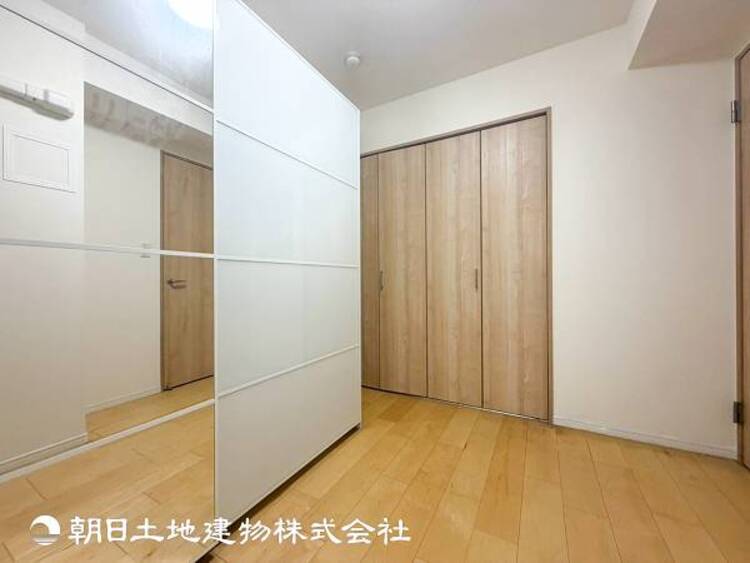 内装 【洋室】自宅で快適に過ごす条件は一人ひとり違います。個性が強すぎないシンプルな内装とシンプルなデザインで統一しております