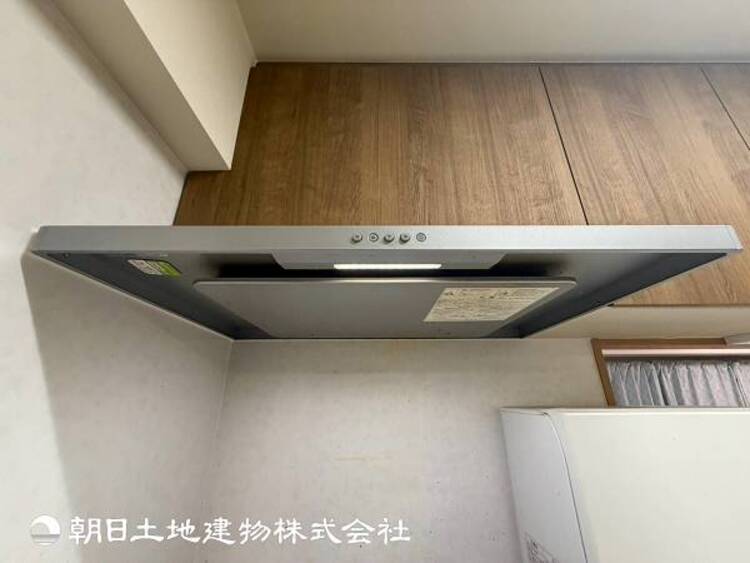 設備 【レンジフード】最近主流となってきたスリムタイプのレンジフード。スタイリッシュな見た目だけでなくお掃除も簡単です。