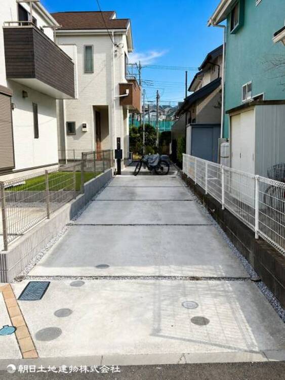 外観 【外観写真】時間のゆとりと空間、暖かな陽光がもたらす光と風を独占してください。