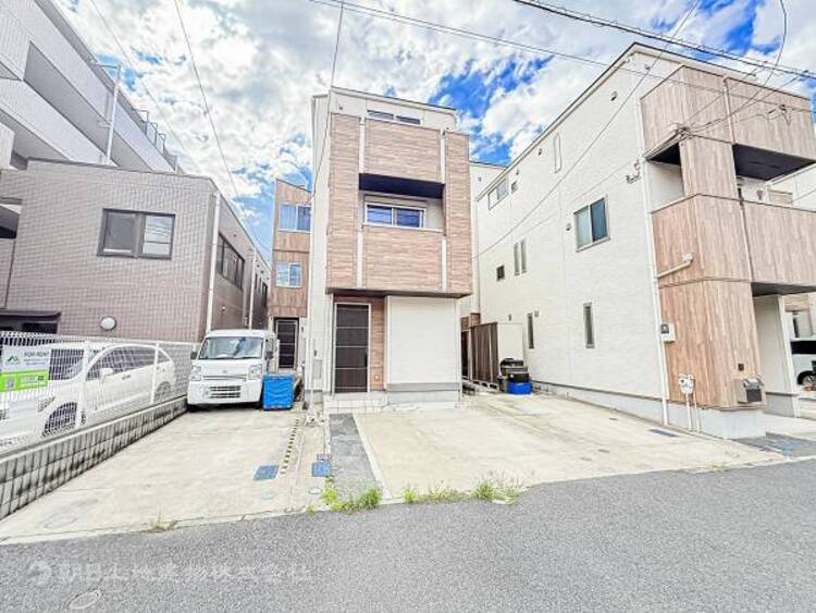 外観 閑静な住宅地に包まれた落ち着きある住環境は安心できそう！！！静かな時間がゆったり心地よく流れます！！静かで落ち着いた街並みは、長く暮らすほどに愛着が深まりそうです。周辺環境もご覧くださいませ！