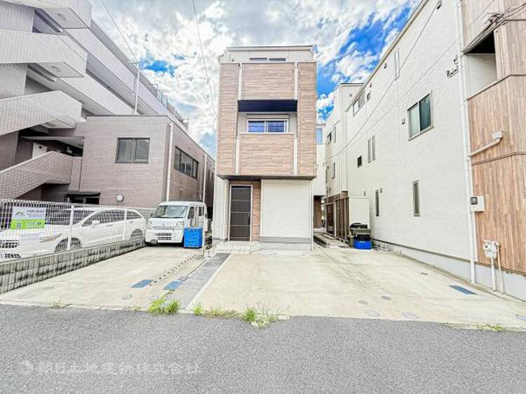外観 住居中心の街並みが続く閑静な住環境が自慢のひとつです！！！街の雰囲気も大切なファクターですよね！！！戸建てが並ぶ穏やかな街並みの中でゆとりをもった暮らしはかけがえのない贅沢かもしれません。