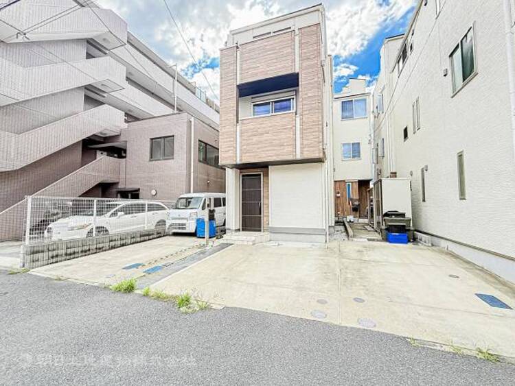 外観 休日の散歩も楽しめる豊かな周辺の環境がくつろぎをくれます！！気分転換の散歩もゆったり楽しめそうです！近隣の公園や歩きやすい街並みなど、楽しみも広がりより豊かな充実した生活をおくれそうです。