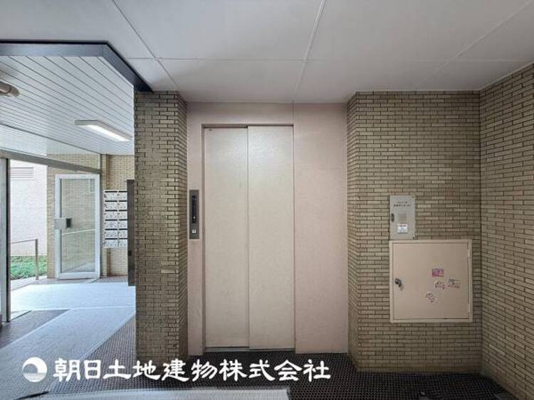 その他 大切な家族、お客様をお迎えする玄関は住宅の入口。落ち着いた雰囲気。