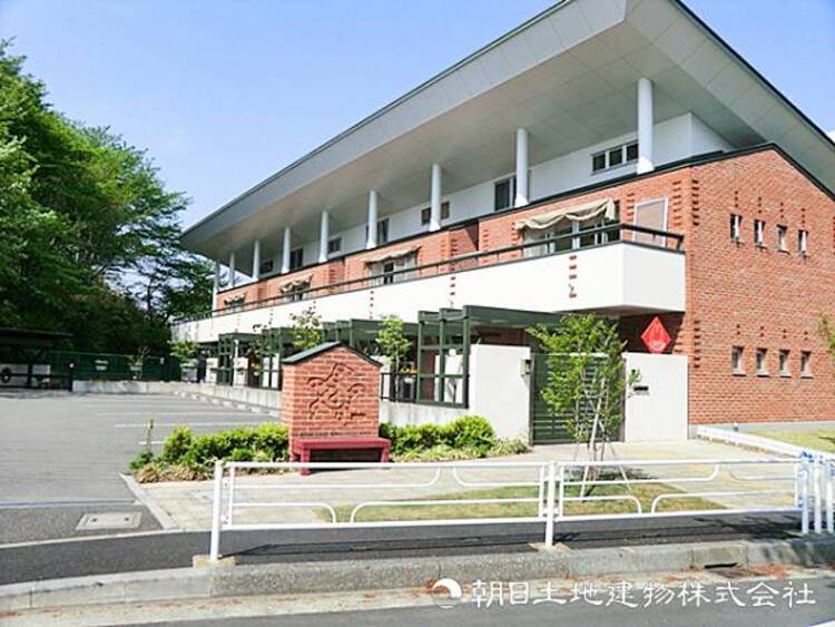 周辺 【マーマ篠原保育園】160ｍ　遊びを通して学ぶことを大切にし、遊びと知育のバランスのとれた保育園です。自然とのふれあいやお友達との交流の中で豊かな感性を育みます。