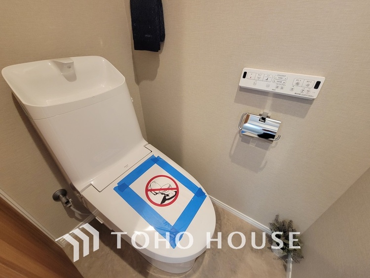 トイレ 清潔な洗浄機能付温水シャワートイレ
