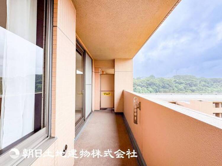バルコニー 【バルコニー】太陽に愛された家。陽当り・通風に優れた魅力的で快適さを追求した住宅です。