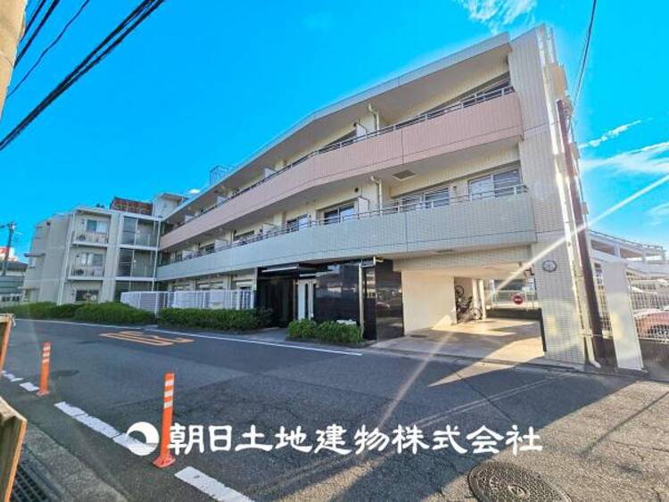 外観 【現地写真】表現された空間はたくさんの光を浴び、風を感じ、暮らしの時間を豊かにし、大切な家族の思い出を刻んでいきます。