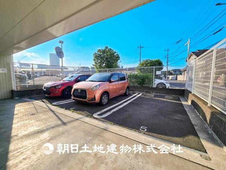駐車場 【駐輪場】敷地内駐車場。日々の暮らしをスムーズにするために必要なスペースです。