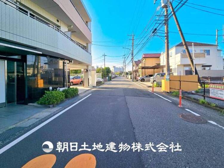 外観 【前面道路】前面道路が広く開放的です。