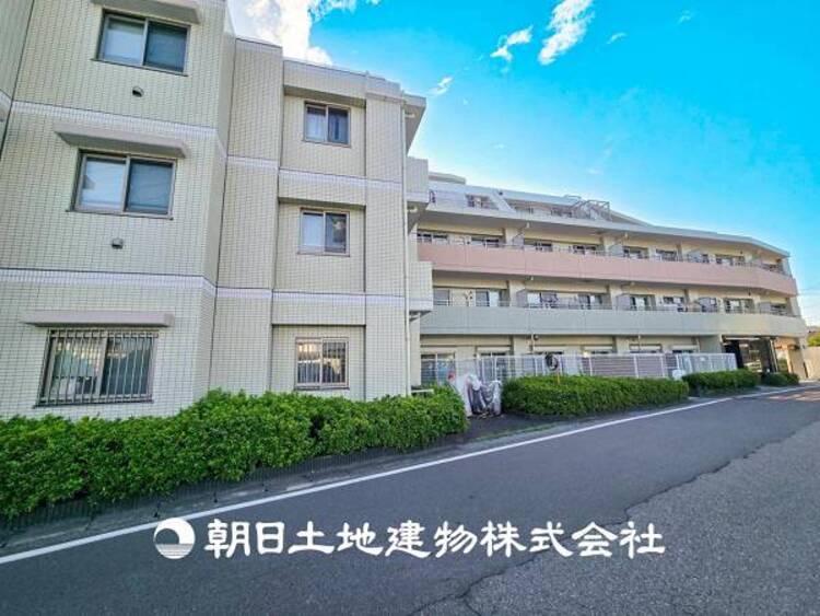 外観 【現地写真】時間のゆとりと空間、暖かな陽光がもたらす光と風を独占してください。新しい暮らしが始まります。