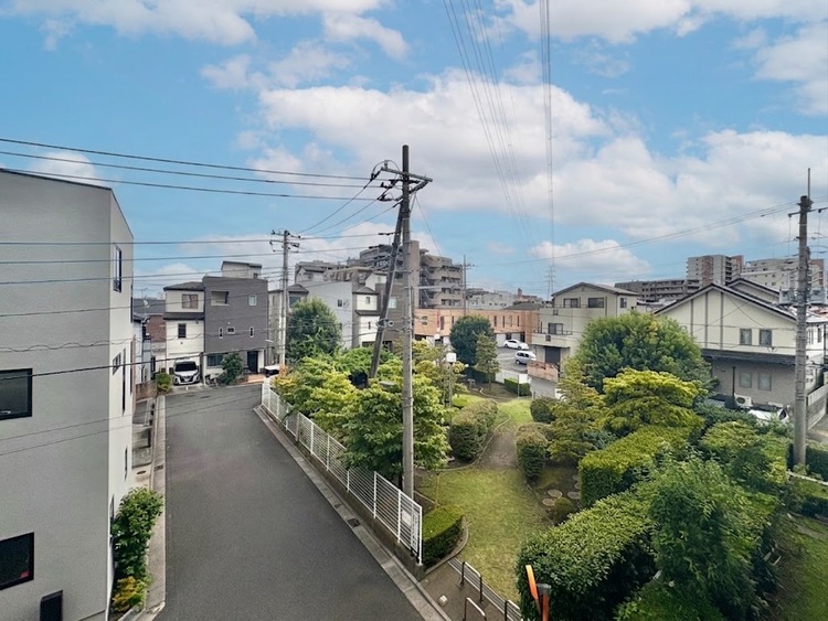 バルコニー 頬をなでる、優しい風を感じることが出来ます。