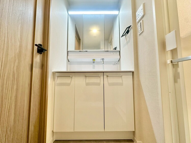 その他 清潔感を感じられる洗面化粧台。※リフォームイメージ
