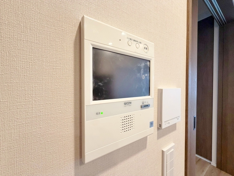 その他 誰が来てもわかる様にモニター付きインターホンを設置。