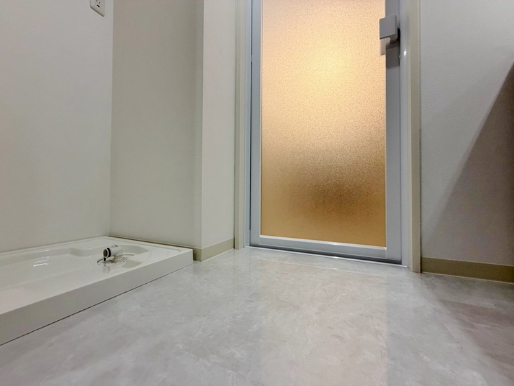その他 十分な広さの脱衣所。