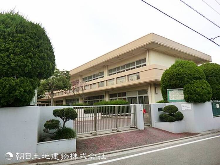 周辺 【西谷中学校】1500ｍ　豊かな自然に囲まれた高台の環境のもと、自ら学び考える力を育みながら、活発な部活動や地域との交流を通して心身ともに成長できる学校です。