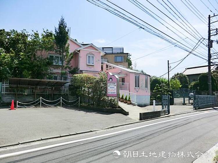 周辺 【東川島診療所】920ｍ　内科や小児科から専門外来まで幅広く対応し、地域に寄り添ったきめ細やかな診療で家族みんなの健康を守る身近なクリニックです。