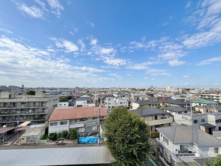 バルコニー 頬をなでる、優しい風を感じることが出来ます。