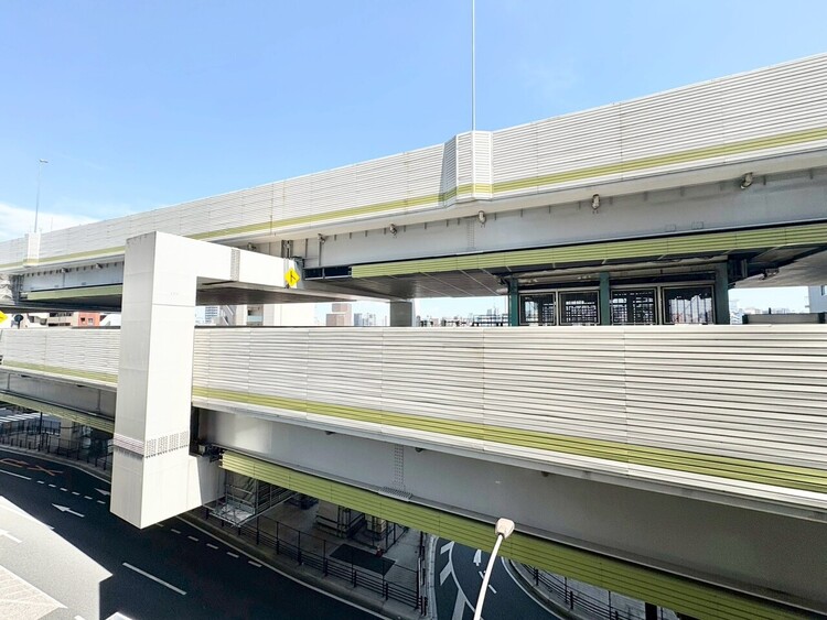 バルコニー 窓を開けると広がる青空。心をリフレッシュして日々を過ごしていきましょう。