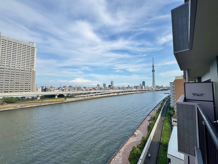 バルコニー 頬をなでる、優しい風を感じることが出来ます。