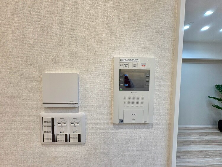 その他 誰が来てもわかる様にモニター付きインターホンを設置。