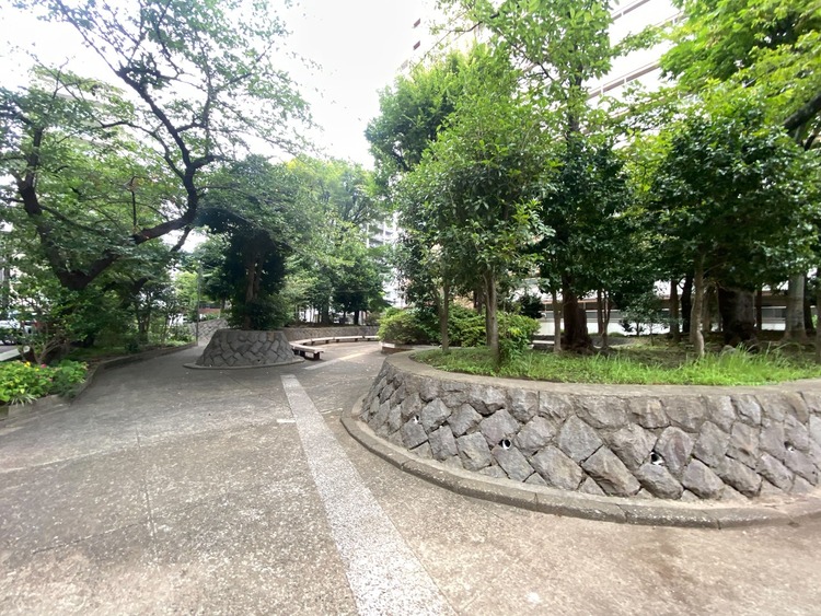 その他 マンションの敷地内には、中庭もございます。