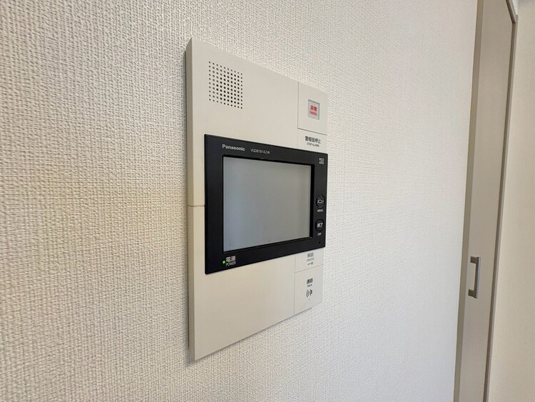 その他 誰が来てもわかる様にモニター付きインターホンを設置。