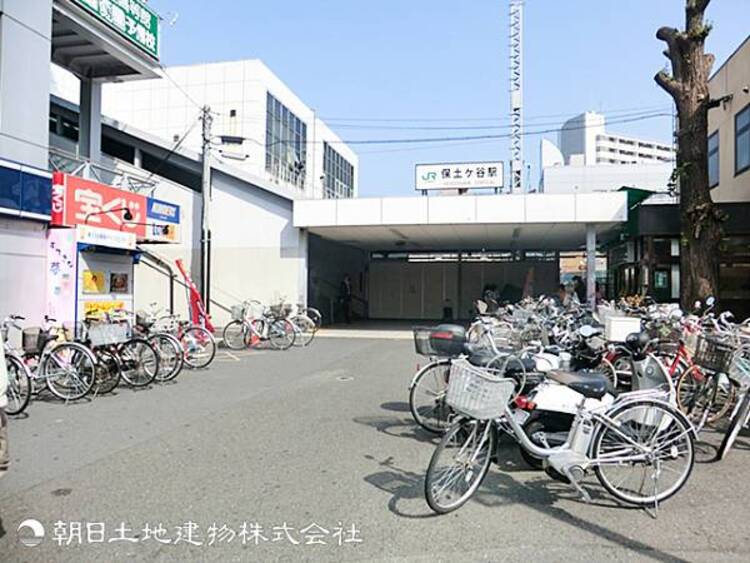 周辺 【保土ヶ谷駅】1520ｍ　横浜駅の隣駅でありながら、都会のエアポケットのように静かで宿場町の風情も残ります。都心へのアクセスもスムーズで、駅前には商業施設が充実しています。