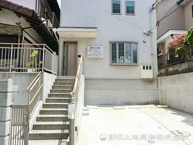 周辺 【冠木小児科】1110ｍ　５０年以上地域に根ざした小児科です。日常健診、内科、アレルギーなどお子様の症状を幅広く対応しているので、長期的に通える安心の存在です。