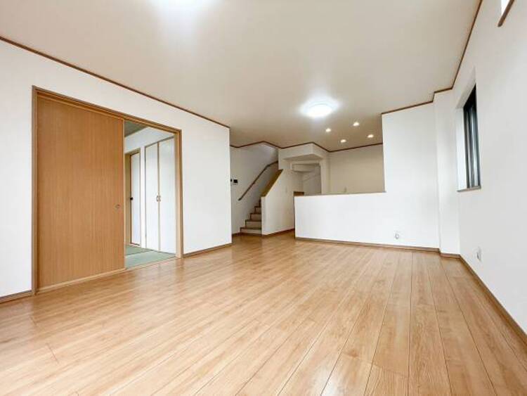 居間 お気軽にお問い合わせください。