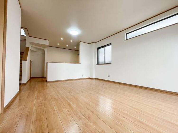居間 お気軽にお問い合わせください。