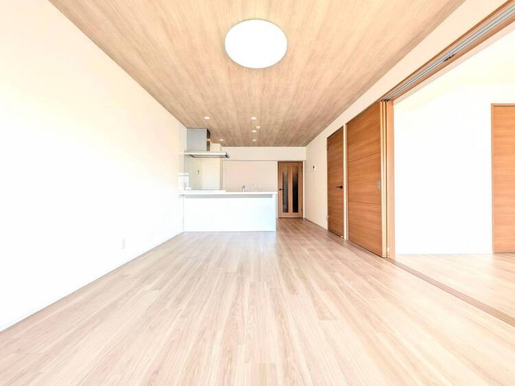 居間 飾り過ぎないシンプルな内装と偏り過ぎないデザインで統一しました。