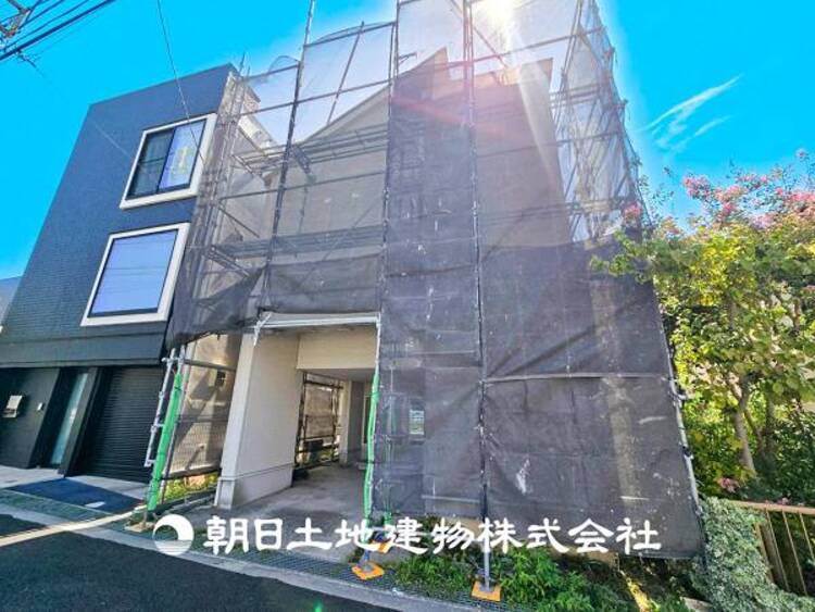 外観 【現地写真】 街並みが整然と続き周辺は高い建物がないので、採光や開放性に恵まれ、空が広く閑静な環境です。