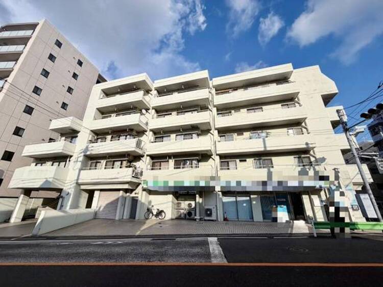 外観 窓からたっぷりと陽光が注がれる明るい住まい。ご家族の成長に合わせてお住まい頂ける仕様の間取り。日々の疲れを癒してくれる主寝室。