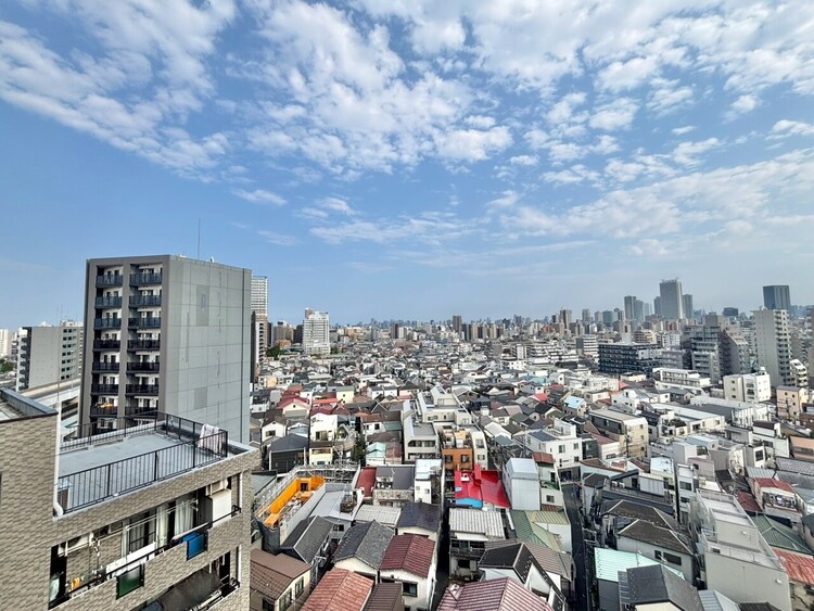 バルコニー 頬をなでる、優しい風を感じることが出来ます。
