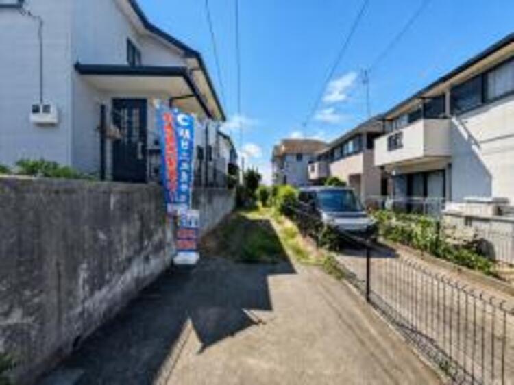外観 空を広く感じられる開放感が魅力の立地環境がおすすめです！陽射しと風が日々の暮らしを彩ります！！！現地では街並みや道路の雰囲気もご確認いただけます。現地で新生活を想像しながらぜひご覧ください。