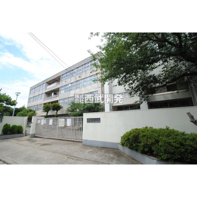 周辺 下里中学校(約850m)