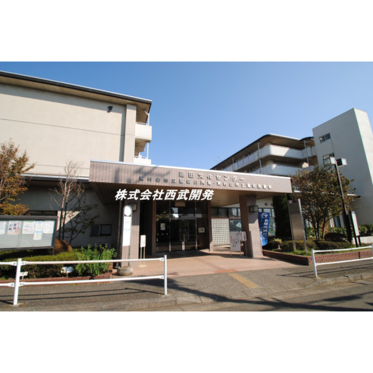 周辺 廻田図書館(約550m)
