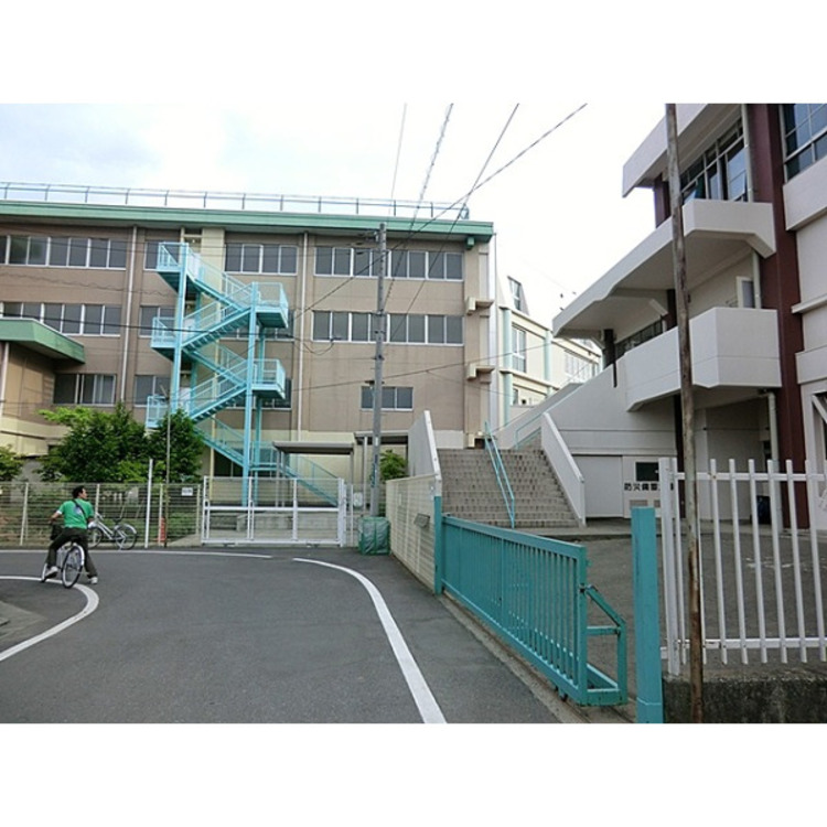 周辺 第四中学校(約850m)