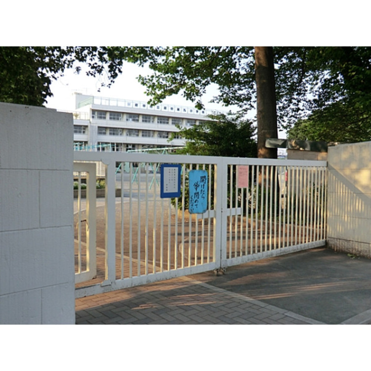 周辺 第九小学校(約530m)