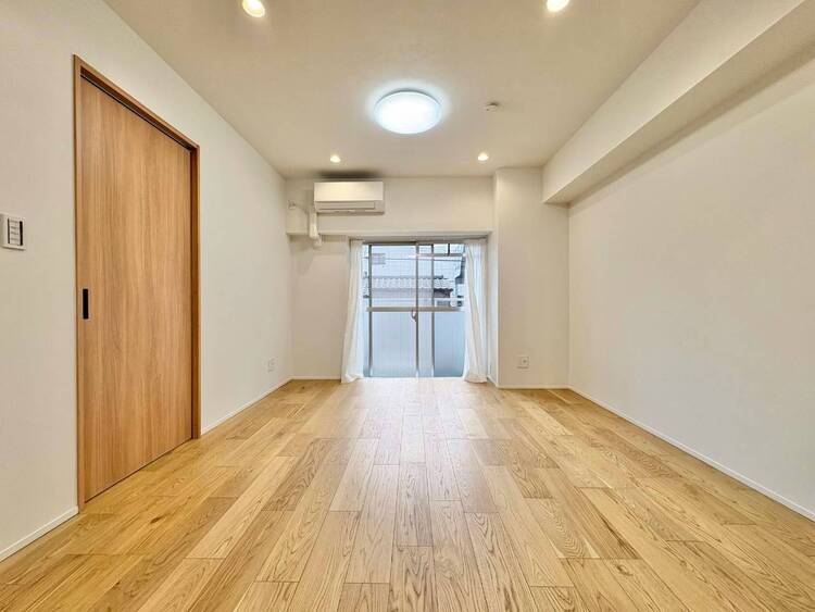 居間 居心地の良い空気感は、暮らしのステージを彩り、心からのやすらぎと満足感を与えてくれます。