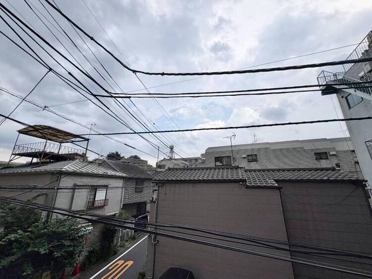 バルコニー 窓を開けると広がる青空。心をリフレッシュして日々を過ごしていきましょう。